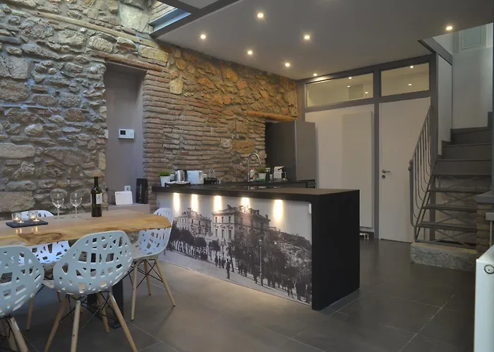 Contemporary Acropolis House